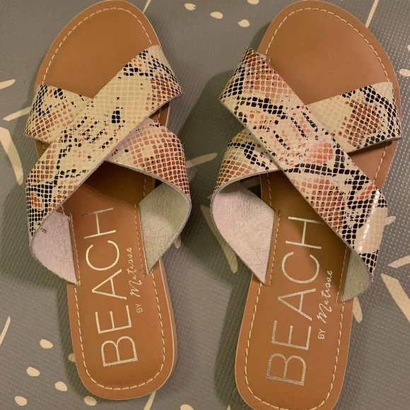 NWOT BEACH by Matisse Pebble Sandals - Picture 3 of 3